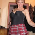 Cougar coquine autoritaire pour homme qui est docile
